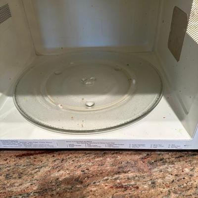 Lot 32 Panasonic microwave oven