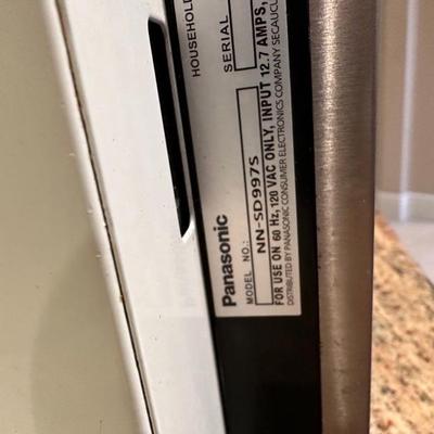 Lot 32 Panasonic microwave oven