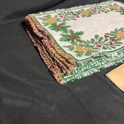 Hallmark, Avon, Ceramic Figurines & More Christmas Decor (BS2-MG)