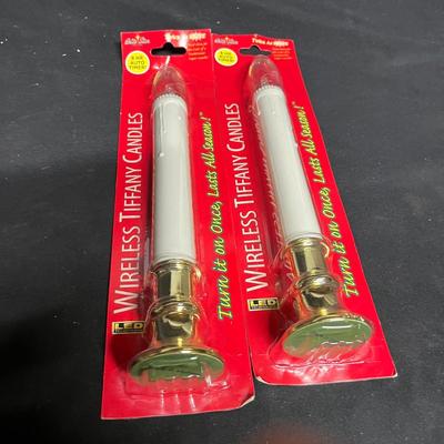 Hallmark, Avon, Ceramic Figurines & More Christmas Decor (BS2-MG)