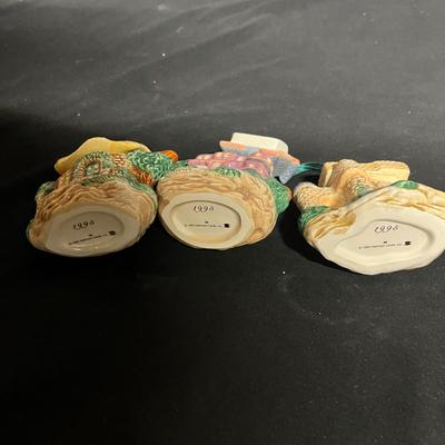 Hallmark, Avon, Ceramic Figurines & More Christmas Decor (BS2-MG)