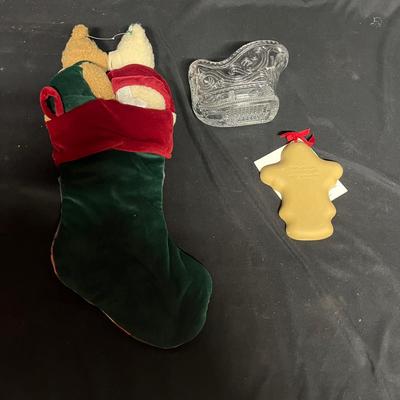 Hallmark, Avon, Ceramic Figurines & More Christmas Decor (BS2-MG)