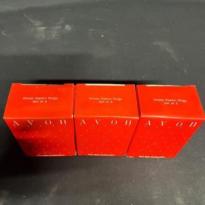 Hallmark, Avon, Ceramic Figurines & More Christmas Decor (BS2-MG)