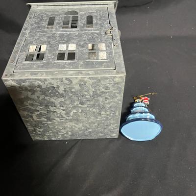 Hallmark, Avon, Ceramic Figurines & More Christmas Decor (BS2-MG)