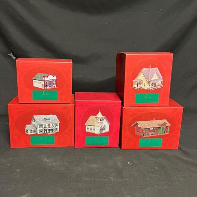 Hallmark, Avon, Ceramic Figurines & More Christmas Decor (BS2-MG)