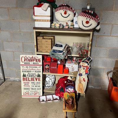 Hallmark, Avon, Ceramic Figurines & More Christmas Decor (BS2-MG)