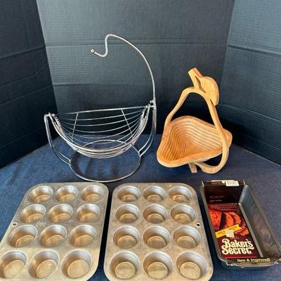 Lot 41 fruit holders & baking