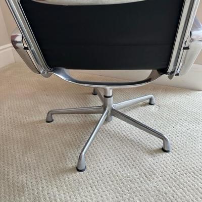 Lot 3 Eames Herman Miller Soft Pad Alu Group Lounge Chair model EA433