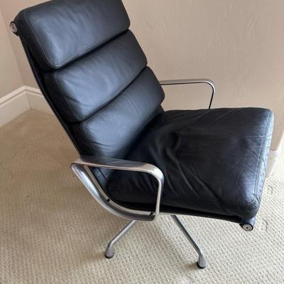 Lot 3 Eames Herman Miller Soft Pad Alu Group Lounge Chair model EA433