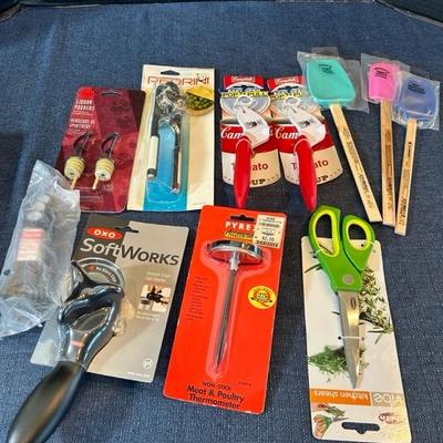 Lot 53 Kitchen gadgets
