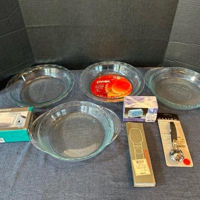 Lot 54 kitchen items