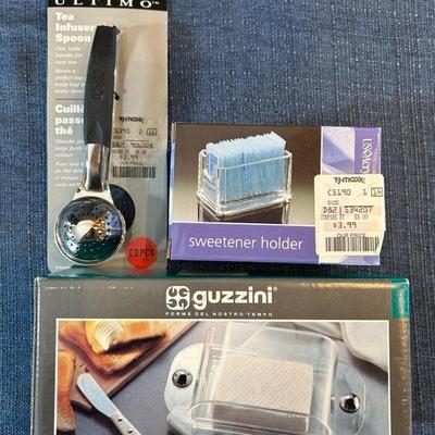 Lot 54 kitchen items