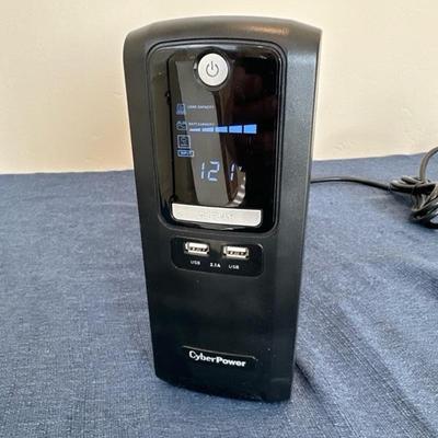 Lot 10 Cyberpower CST135XLU - Battery Backup