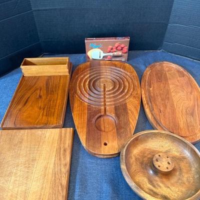 Lot 55 Wood cutting boards