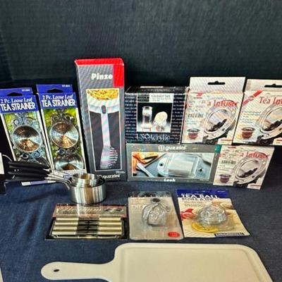 Lot 60 kitchen items