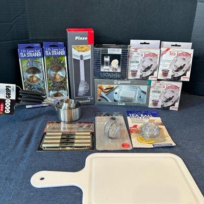 Lot 60 kitchen items