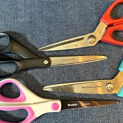 Lot 61 scissors
