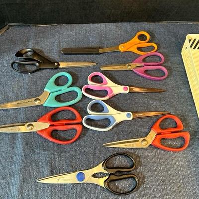 Lot 61 scissors