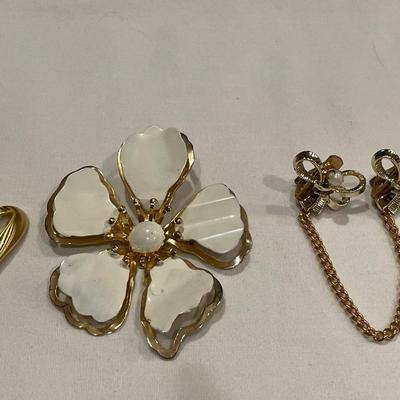 Vintage brooches and collar chain clips