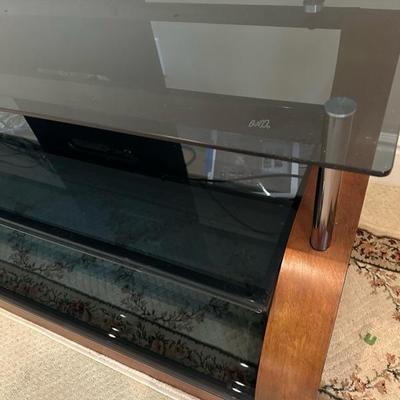 Lot 18 Bello flat panel, audio video stand