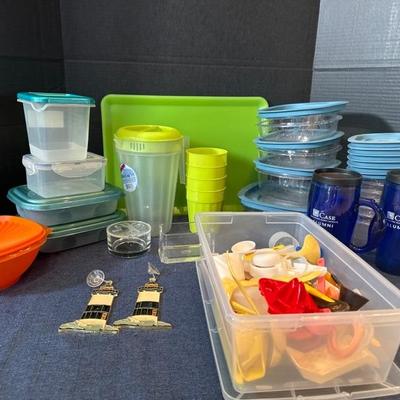 Lot 66 kitchen items