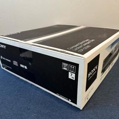 Lot 21 Sony, five disc changer compact disc player CDP â€“ CE 500