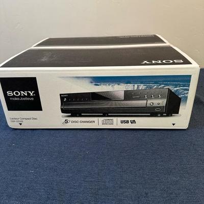Lot 21 Sony, five disc changer compact disc player CDP â€“ CE 500