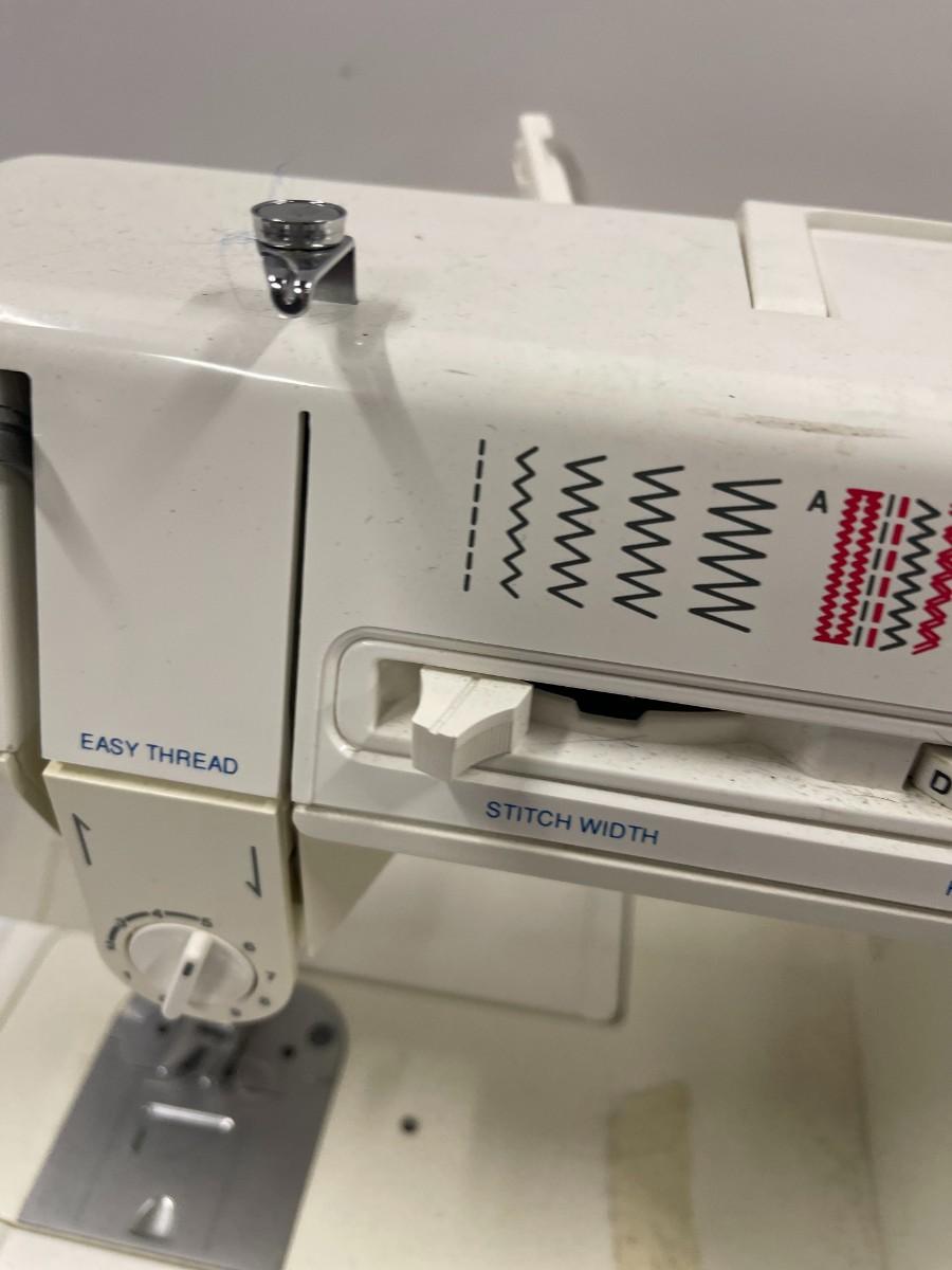 Singer Electronic Control Sewing Machine