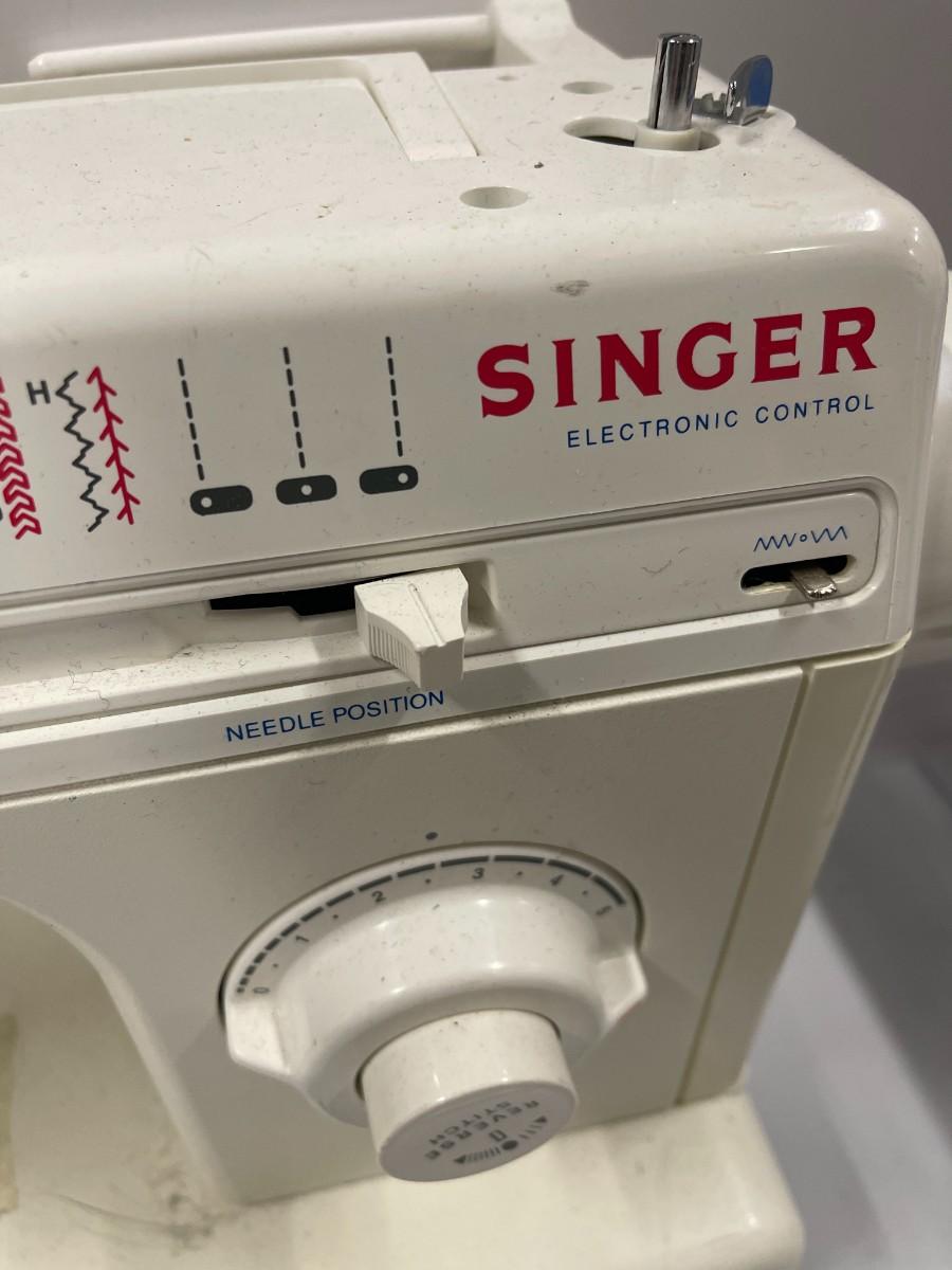 Singer Electronic Control Sewing Machine
