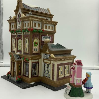 Victoriaâ€™s Doll House