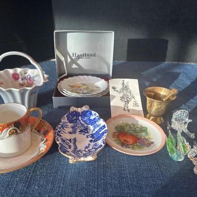 Lot 72 porcelain home decor items