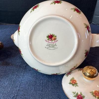 Lot 75 2 tea pots