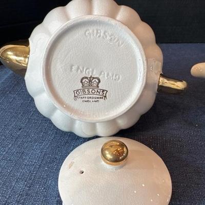 Lot 75 2 tea pots