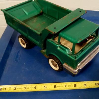 LOT 84 OLD STRUCO TOY DUMP TRUCK