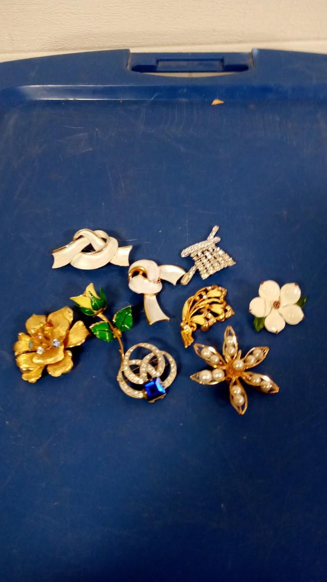 Lot Of Vintage Pins