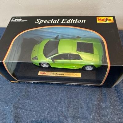 Lot 95 Maisto Die Cast Car 1:18 scale