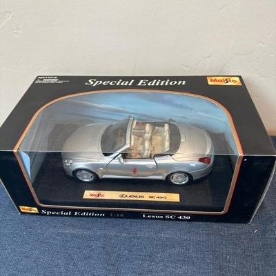 Lot 98 Maisto Die Cast Car 1:18 scale