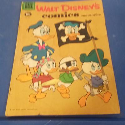 LOT 96 OLD DONALD DUCK COMIC BOOK