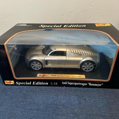 Lot 100 Maisto Die Cast Car 1:18 scale