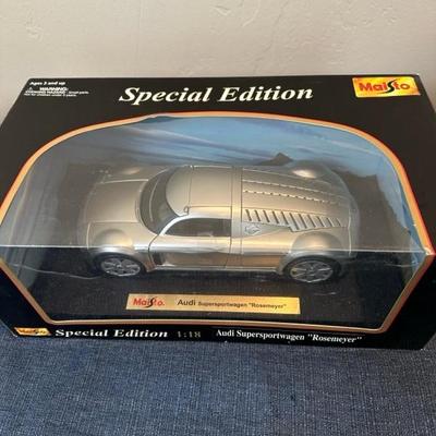 Lot 100 Maisto Die Cast Car 1:18 scale
