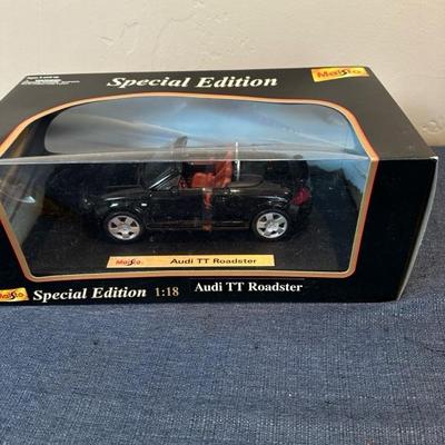 Lot 101 Maisto Die Cast Car 1:18 scale