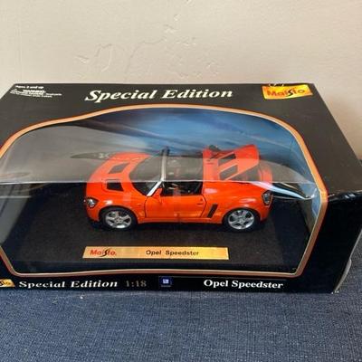 Lot 102 Maisto Die Cast Car 1:18 scale