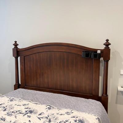 Solid Wood Mahogany Queen Bed ~ *Read Details