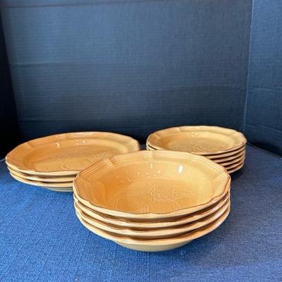 Lot 90 Mikasa Pumpkin Pie plates