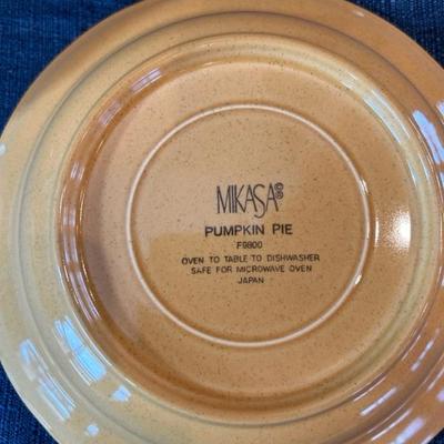 Lot 90 Mikasa Pumpkin Pie plates