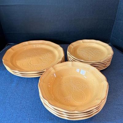 Lot 90 Mikasa Pumpkin Pie plates