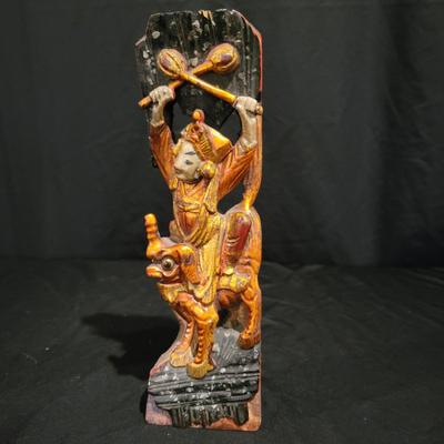 Wooden Hand Carved Statues (D-DW)