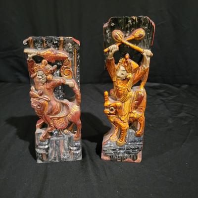 Wooden Hand Carved Statues (D-DW)