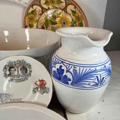 Vintage ceramic collectible Salt Pepper dinnerware