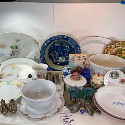 Vintage ceramic collectible Salt Pepper dinnerware